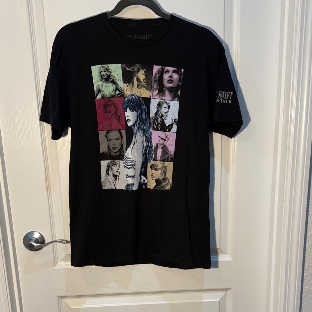 Taylor Swift Eras Tour Black Graphic T-Shirt Size L Fantastic Condition